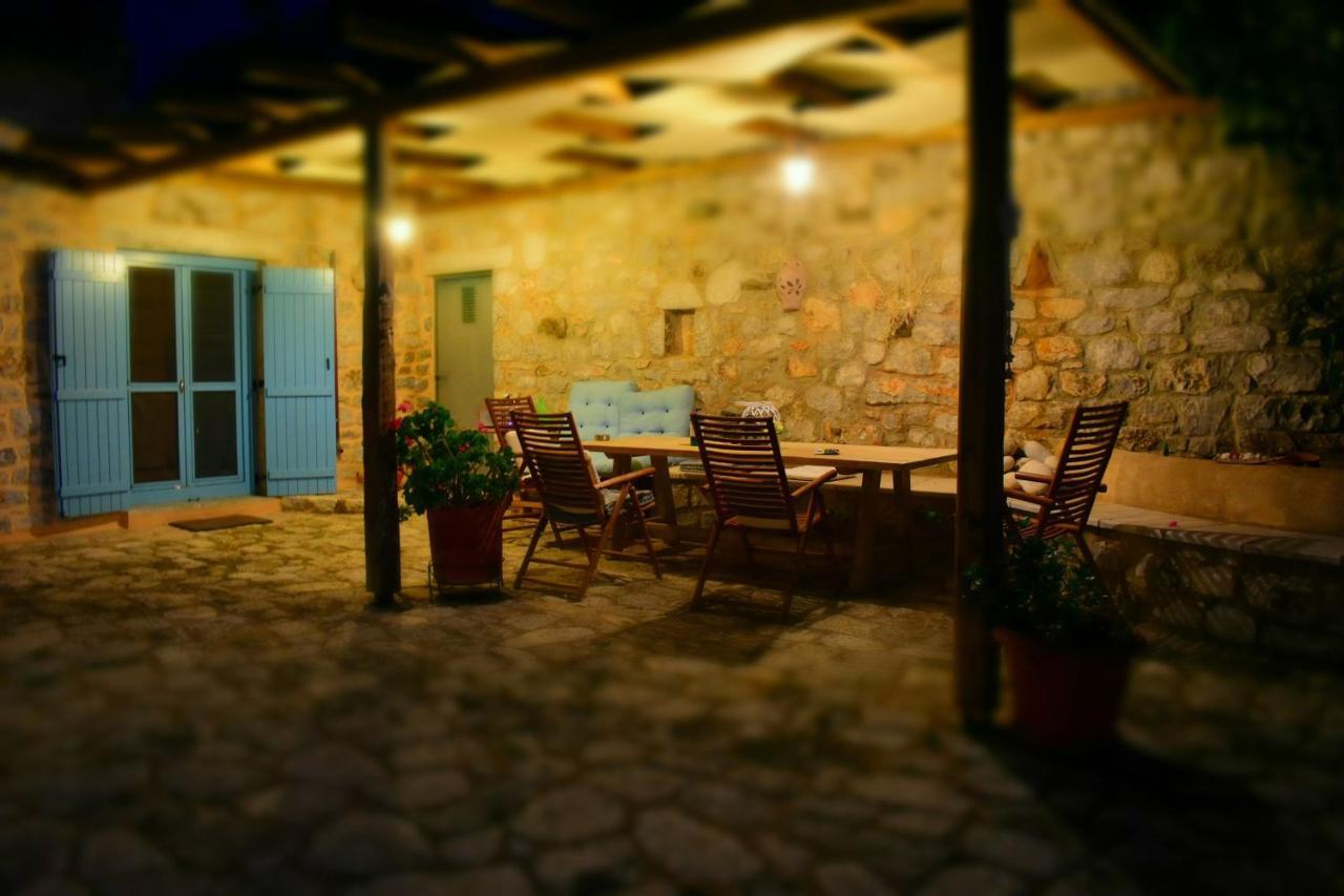 Villa Smaragda Limeni Exterior photo